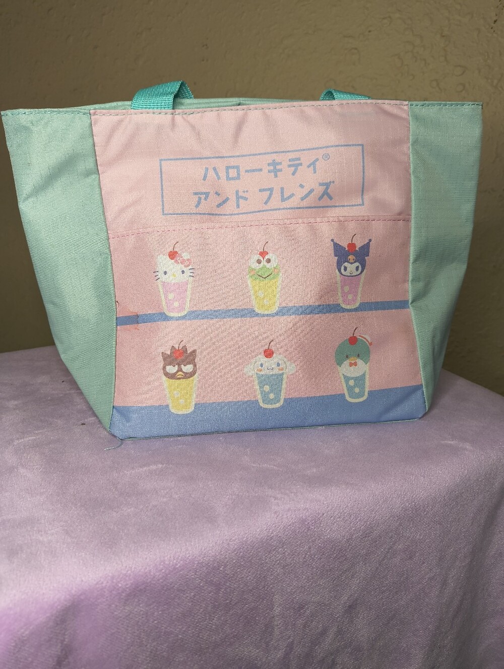 Bokksu Sanrio Hello Kitty and Friends insulated lunch tote - Picture 4 of 5
